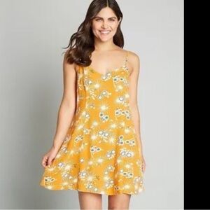 NWT ModCloth yellow printed On Cloud Nineties Shift Dress M retro summer